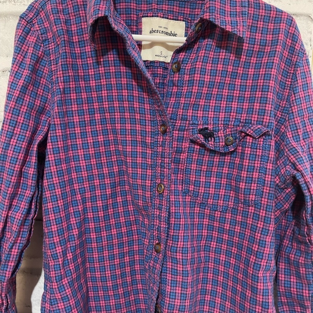 Girl’s abercrombie kids blue and pink plaid long sleeve button down top Small - Picture 2 of 4